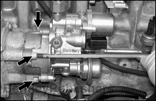 Servicing the high-pressure fuel system on turbo models, including replacing HPI fuel pump.